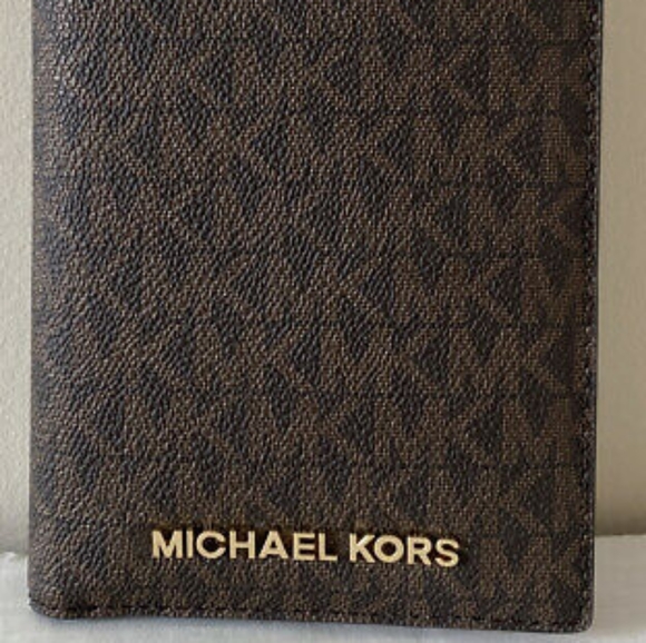 MICHAEL KORS Logo Passport Case - Picture 2 of 3
